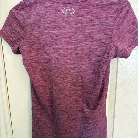 Under Armour Heat Gear pink Short Sleeve T-Shirt women’s small. - Picture 4 of 6